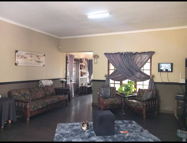 3 BEDROOM TOWNHOUSE FOR SALE IN EIKE PARK